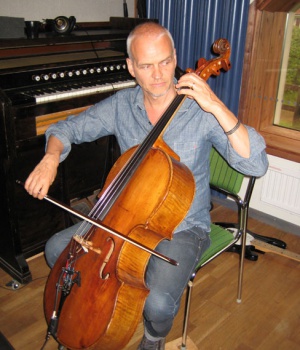 Lars på cello